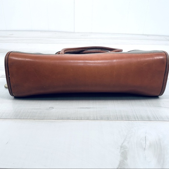 Vintage Dooney & Bourke Tan Camel Leather zip Top Bag All Weather Leather Barrel - Picture 6 of 9